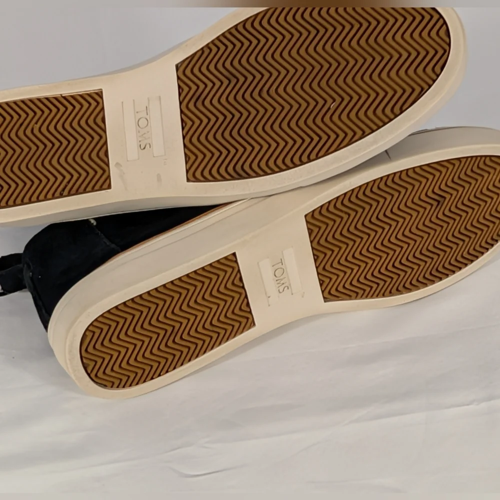 Toms elegant black